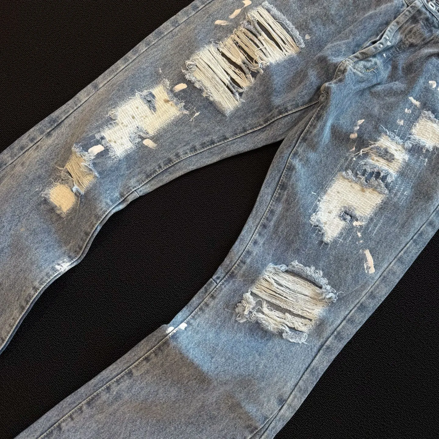 P260 model number: D354 GALLERY DEPT & Chrome hearts. Spliced washed flared ripped jeans. Three-dimensional version. Loose and comfortable. Not picky about body shape. Seiko factory. Original factory quality control. Same style for men and women. Can be matched with couples. Versatile recommendation. Must-have denim for all seasons. The craftsmanship is made of heavy-duty washed pure cotton denim fabric. After washing, it is soft and thick. It is very stylish when worn on the body. Size: 28, 30, 32, 34, 36 (S-XXL) Color: Splicing Size reference # 28 trouser length 100 waist 72 30 trouser length 102 waist 76 32 trouser length 104 waist 80 34 trouser length 106 waist 84 36 trouser length 108 waist 88